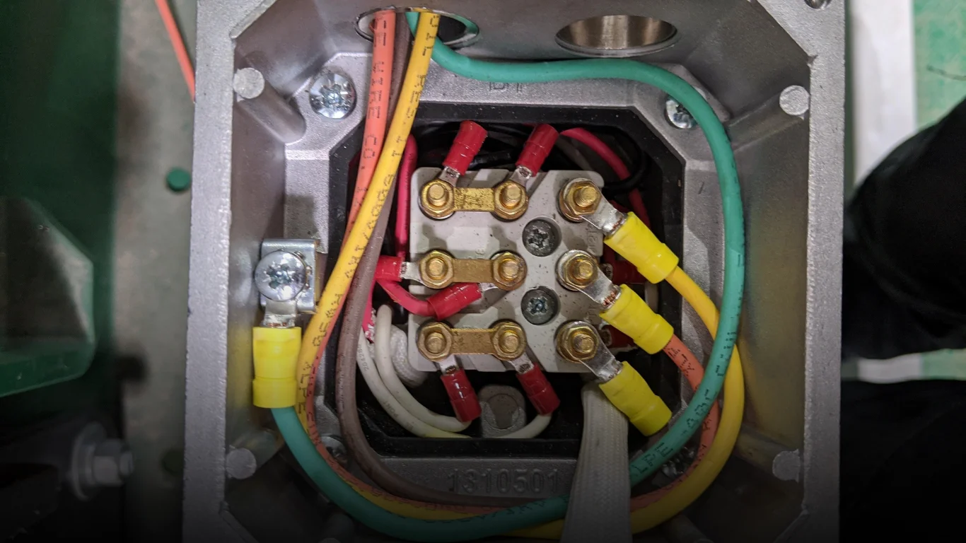 خدمات رقم كهربائي بيان لصيانة وتركيب الكهرباء باحتراف