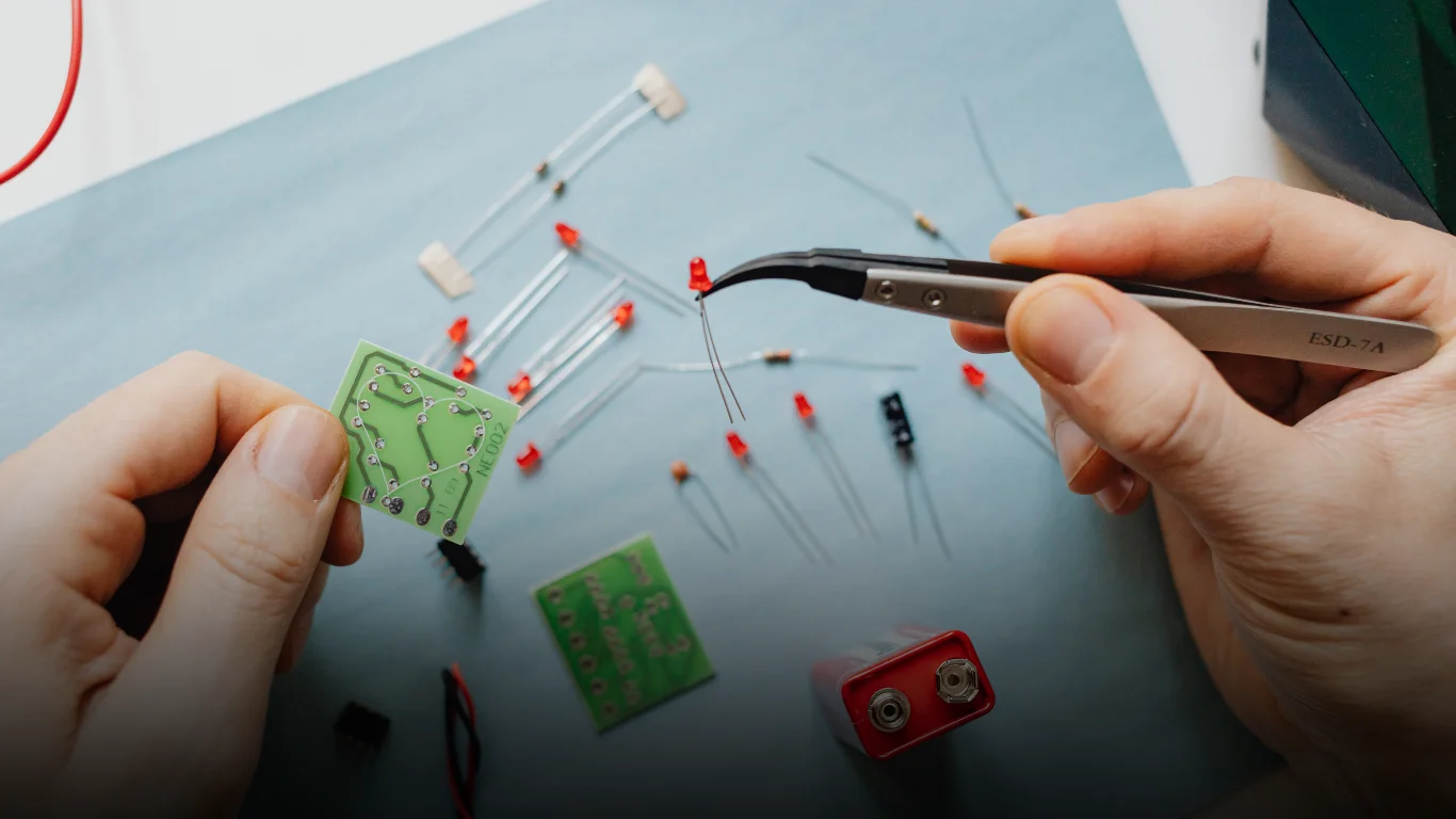 خدمات فني كهربائي هندي ضاحية علي صباح السالم بجودة عالية