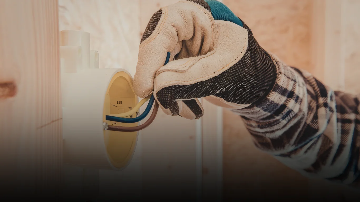 دور فني كهربائي الرميثية في تحسين كفاءة وأمان الكهرباء بالمنزل