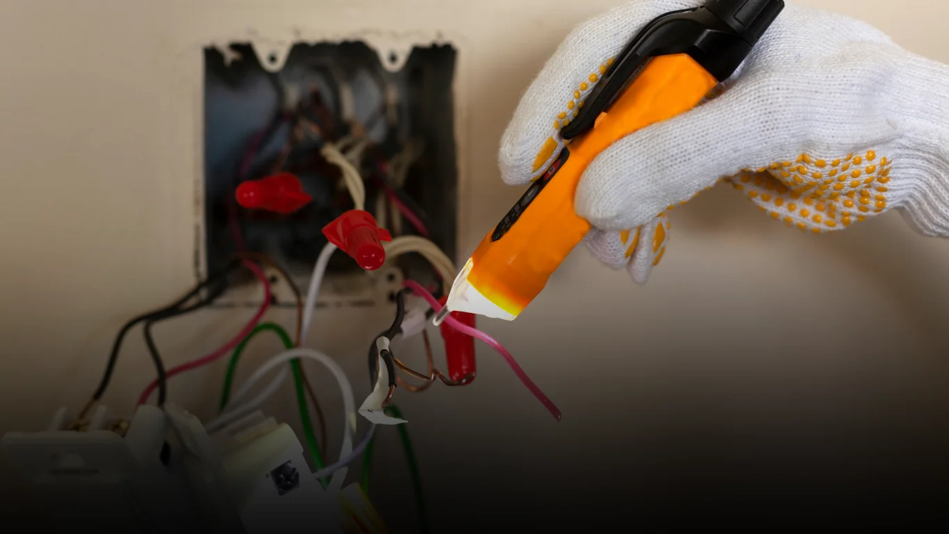 كيف يضمن كهربجي منازل الفنيطيس حل الأعطال الكهربائية بكفاءة عالية؟