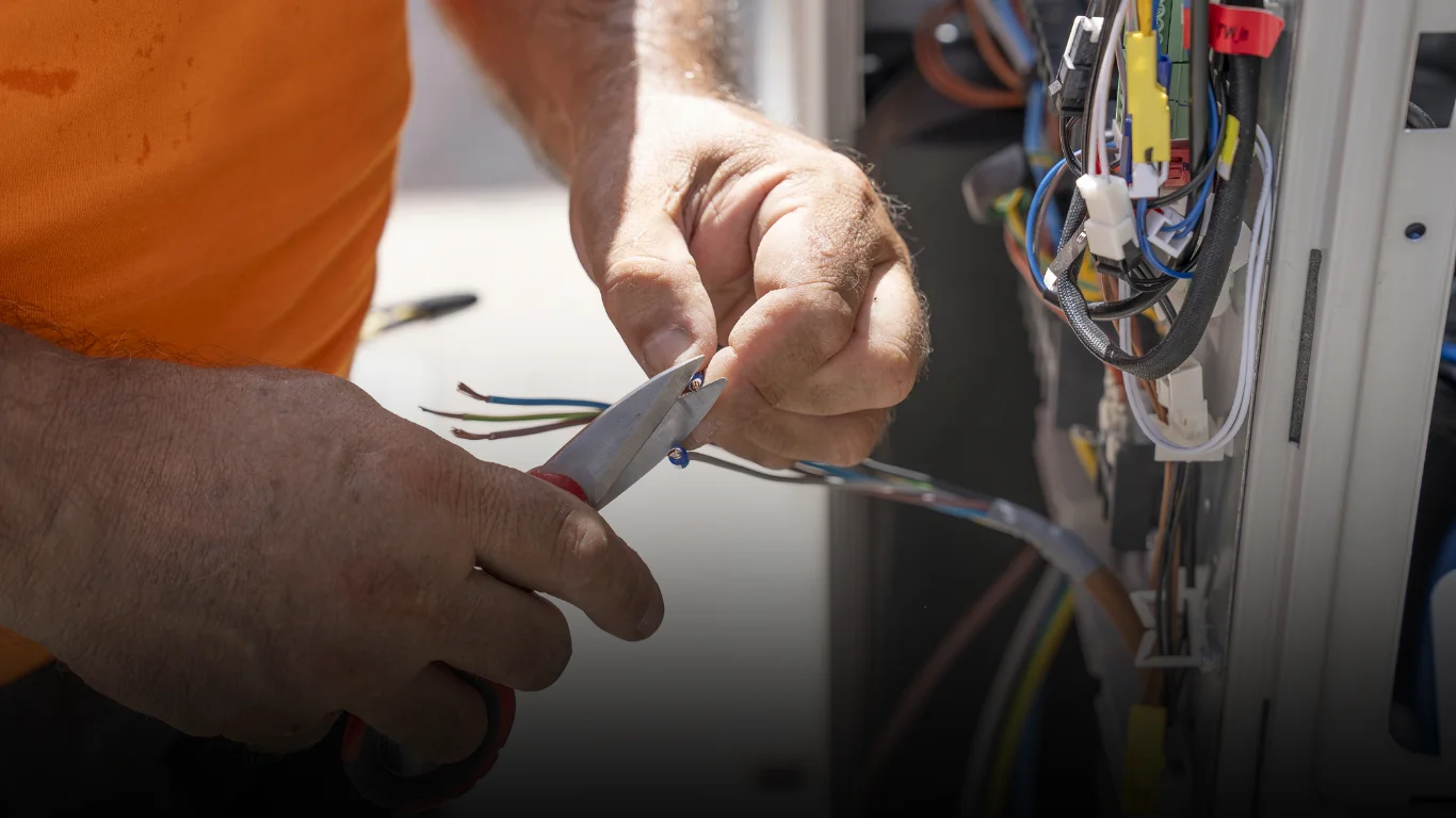 كيف يقدم معلم كهربائي الرقة الرابية حلولًا احترافية تدوم طويلًا؟