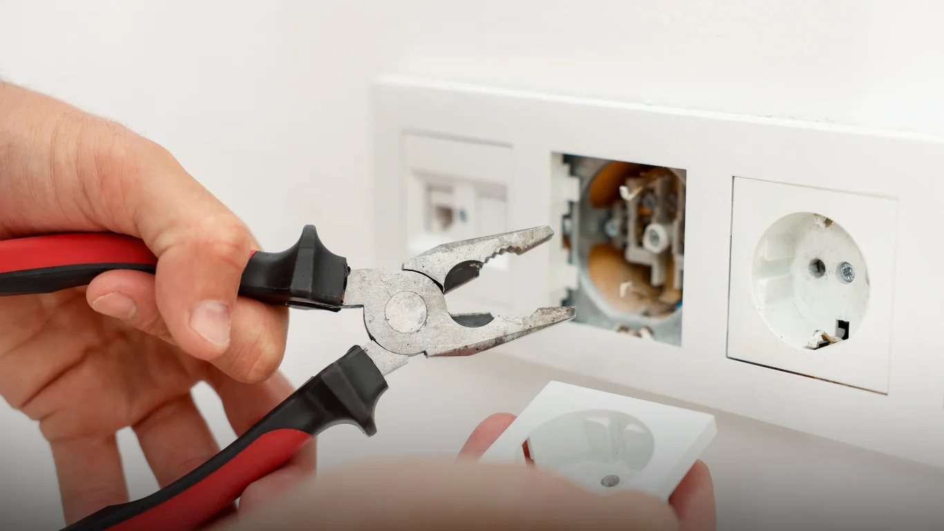 كيف تختار أفضل فني كهربائي منازل الكويت؟