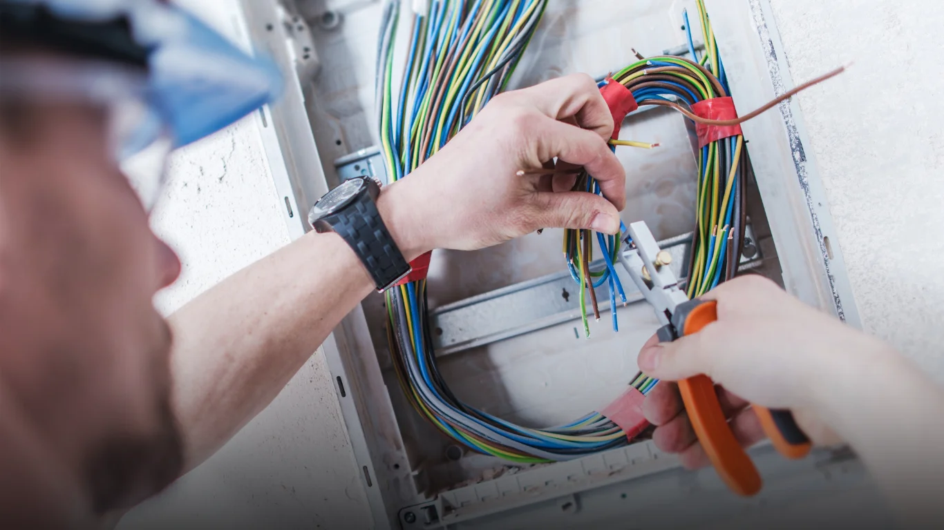 مميزات الاعتماد على فني كهربائي هندي محترف