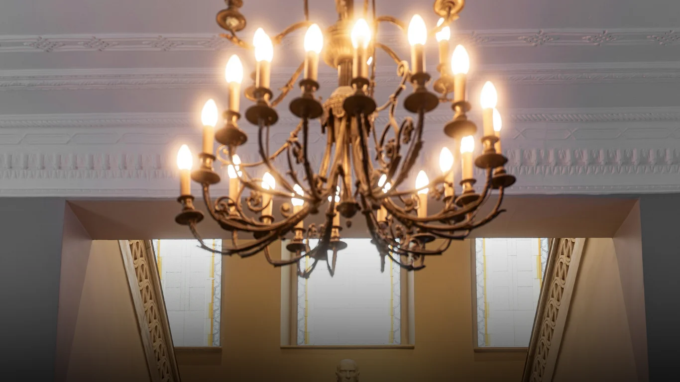 أهمية الاستعانة بكهربائي متخصص في تركيب الثريات والسبوت لايت