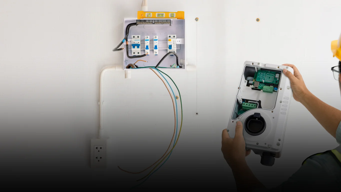 لماذا تحتاج إلى معلم كهربائي حولي محترف؟